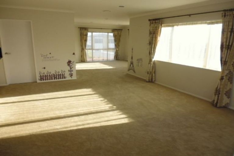 Photo of property in 13 Kereru Rise, Papakura, 2110