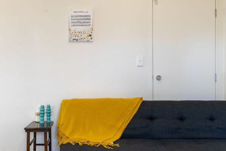 Photo of property in 2a Taupo Street, Green Bay, Auckland, 0604