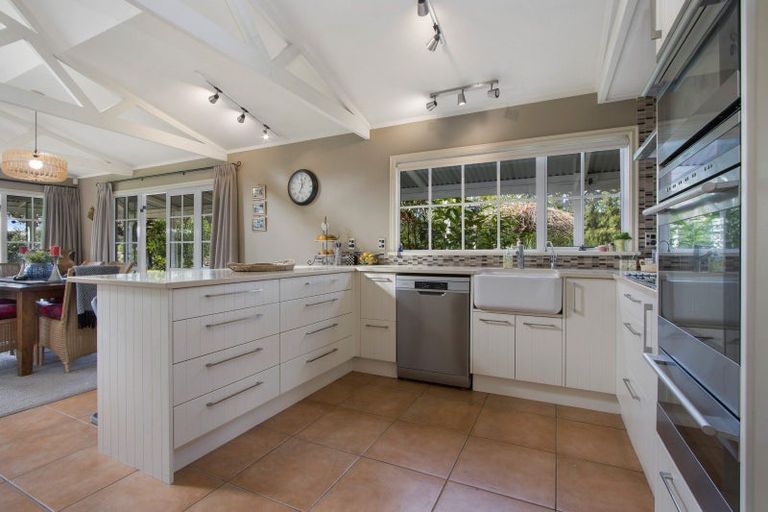 Photo of property in 42 Kayelene Place, Omokoroa, 3114