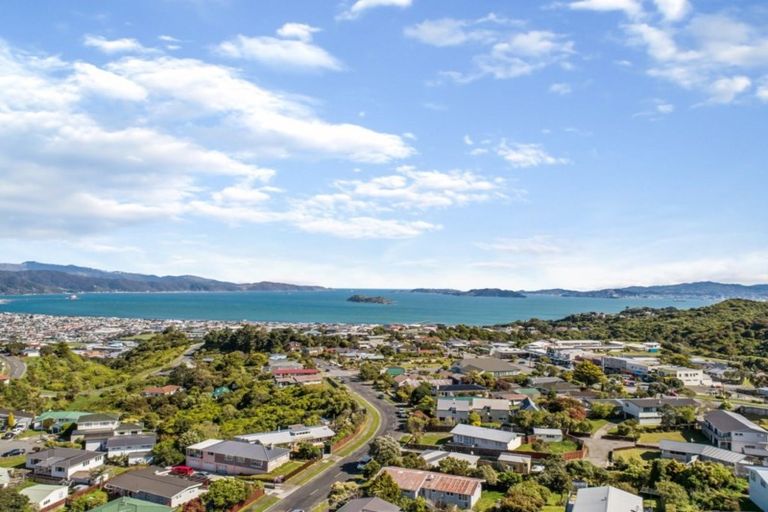 Photo of property in 43 Cedar Street, Maungaraki, Lower Hutt, 5010