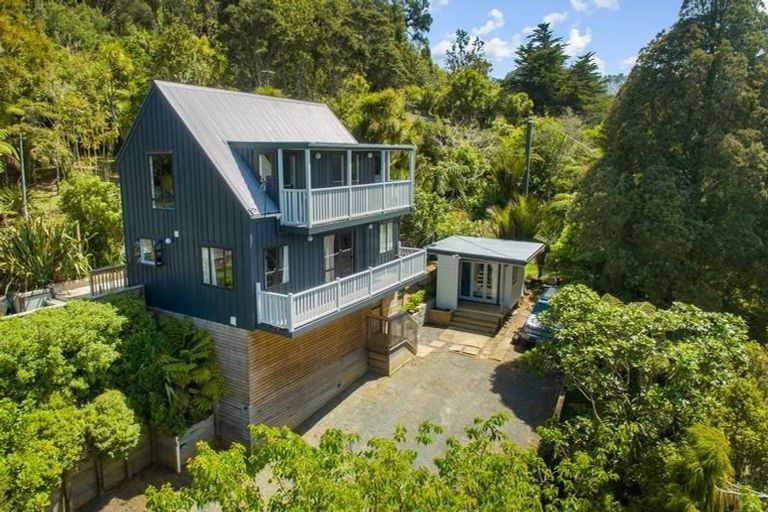 Photo of property in 136 Mountain Road, Henderson Valley, Auckland, 0612
