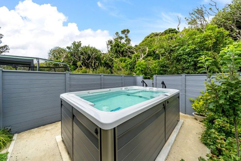 Photo of property in 8 Ramarama Lane, Crofton Downs, Wellington, 6035