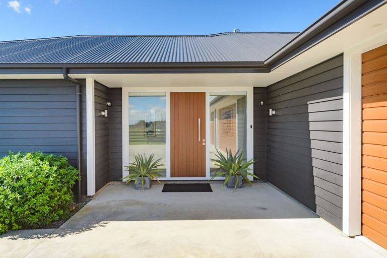 Photo of property in 33 Hartwell Drive, Kelvin Grove, Palmerston North, 4470