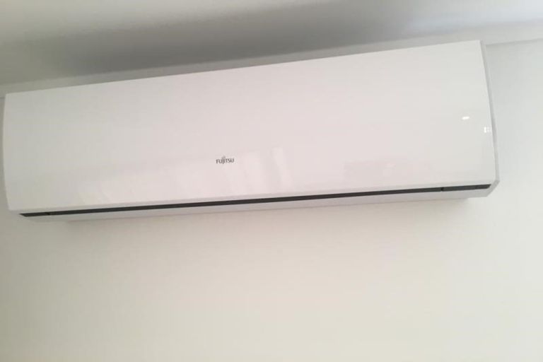 Photo of property in 147 Eskdale Road, Birkdale, Auckland, 0626