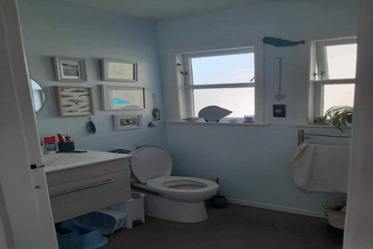 Photo of property in 97 Akaroa Drive, Maupuia, Wellington, 6022