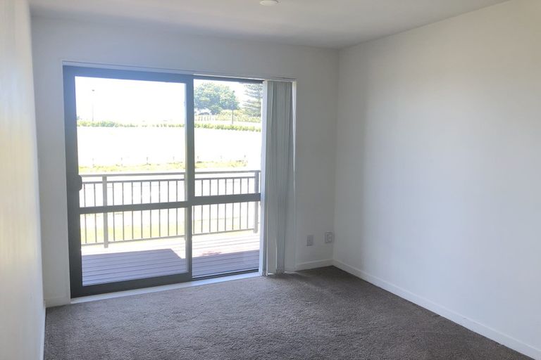 Photo of property in 22 Peony Mews, Oteha, Auckland, 0632