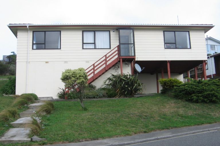 Photo of property in 15 Rice Crescent, Newlands, Wellington, 6037