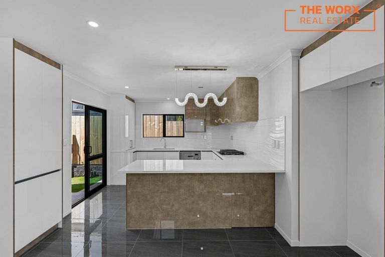 Photo of property in 12a Mcleod Road, Weymouth, Auckland, 2103