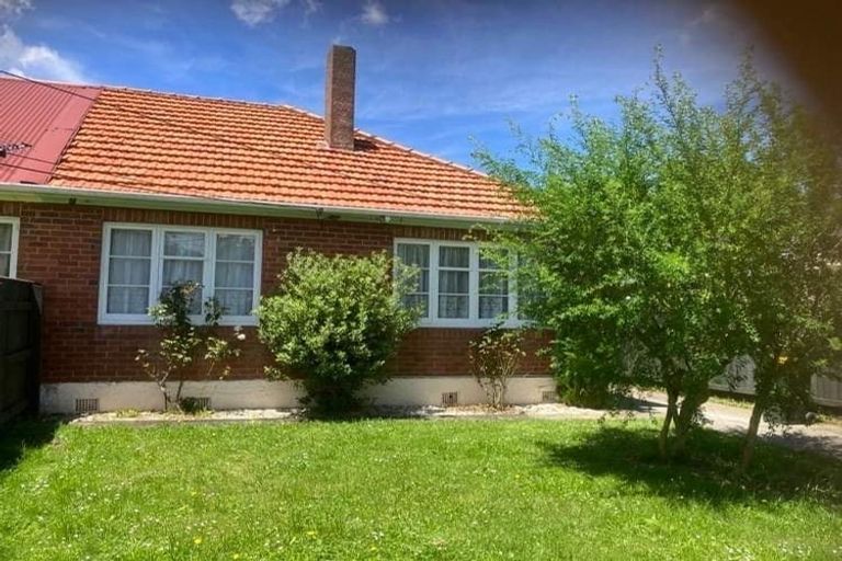 Photo of property in 110 Cambridge Terrace, Fairfield, Lower Hutt, 5011