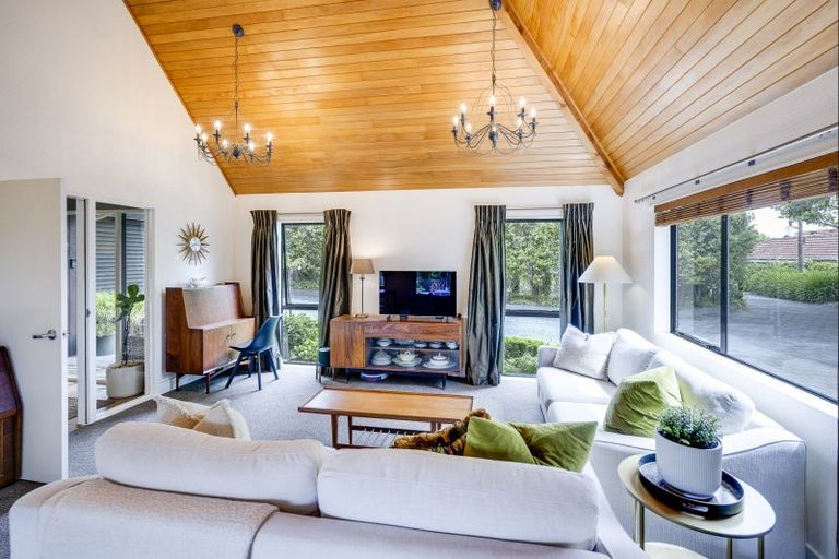 Photo of property in 5a Tauroa Road, Havelock North, 4130