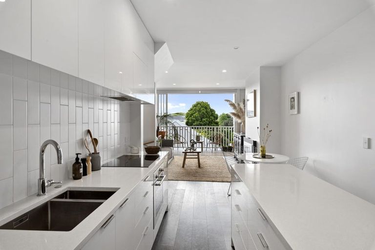 Photo of property in 9/83 Hinemoa Street, Birkenhead, Auckland, 0626