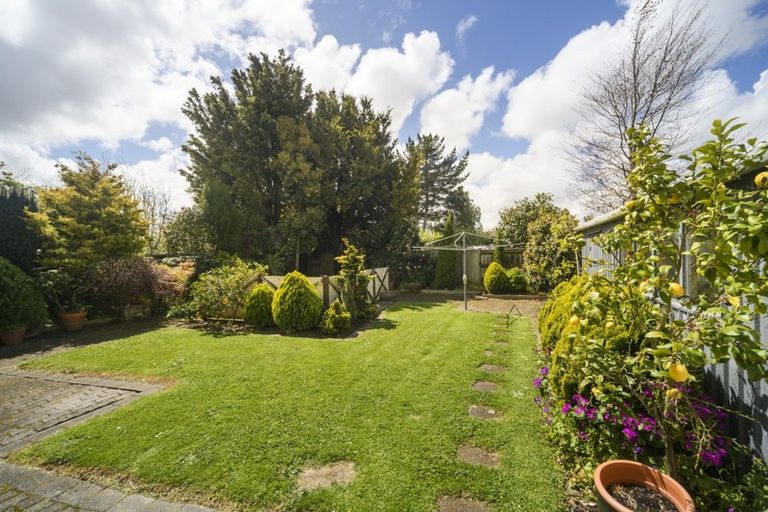 Photo of property in 16 Ashford Avenue, Hokowhitu, Palmerston North, 4410