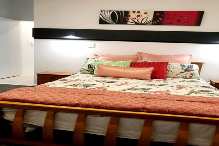 Photo of property in 37 Newington Road, Henderson, Auckland, 0612