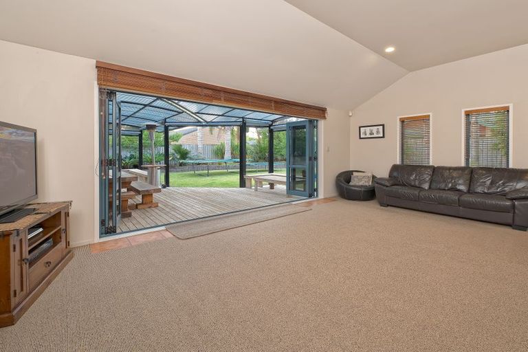 Photo of property in 76 Lothian Brae, Wattle Downs, Auckland, 2103