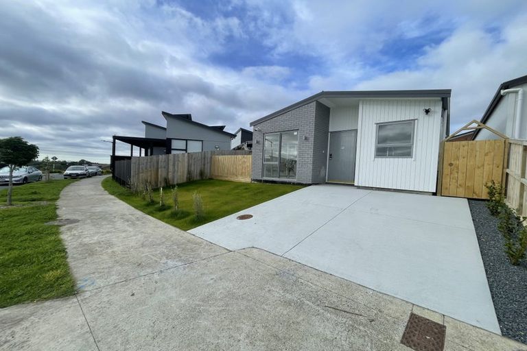 Photo of property in 11 Mata Road, Massey, Auckland, 0614