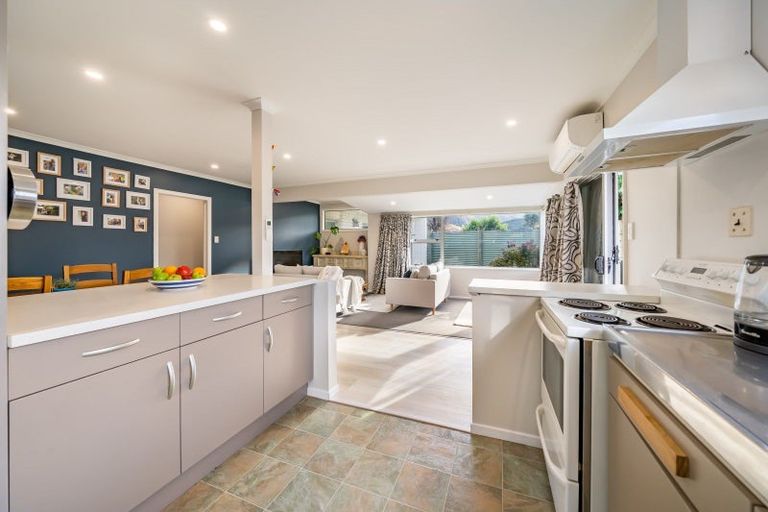 Photo of property in 12 Coates Grove, Silverstream, Upper Hutt, 5019