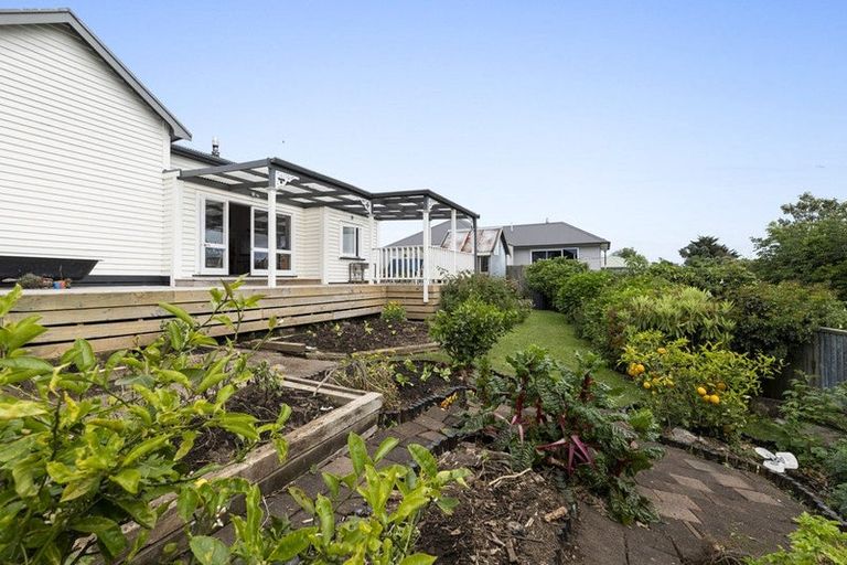 Photo of property in 132 Tukapa Street, Westown, New Plymouth, 4310