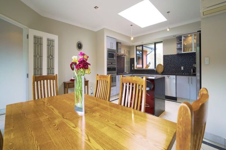 Photo of property in 10 Deavoll Place, Heathcote Valley, Christchurch, 8022