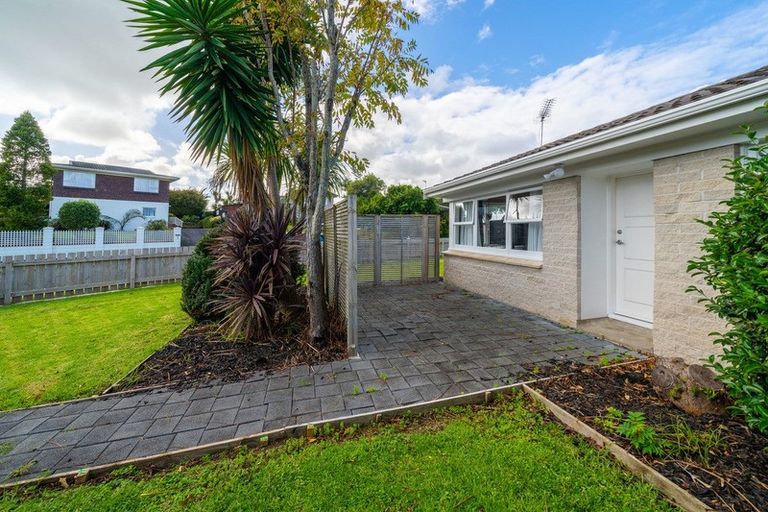 Photo of property in 1/8 Waikaremoana Place, Pakuranga Heights, Auckland, 2010