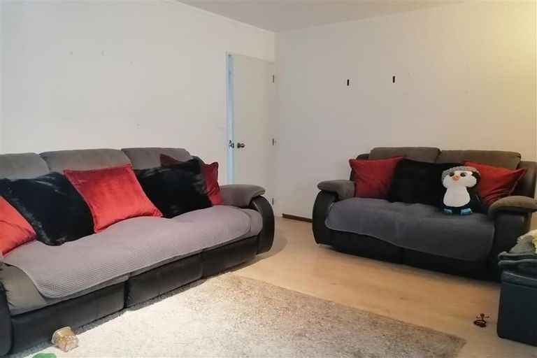 Photo of property in 42 Riverton Drive, Randwick Park, Auckland, 2105