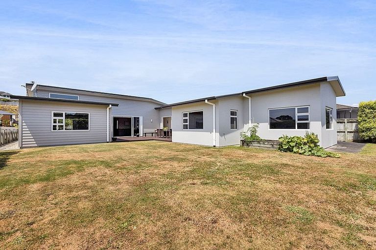 Photo of property in 32 Redwood Crescent, Hurdon, New Plymouth, 4310