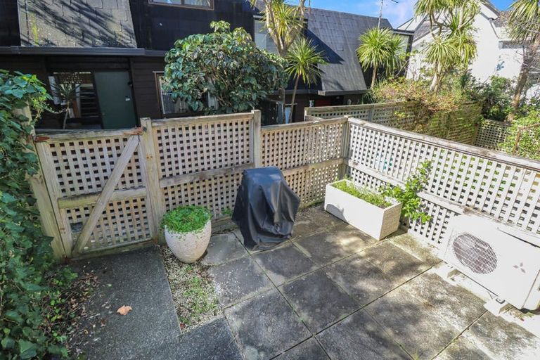 Photo of property in 31 Macdonald Crescent, Te Aro, Wellington, 6011