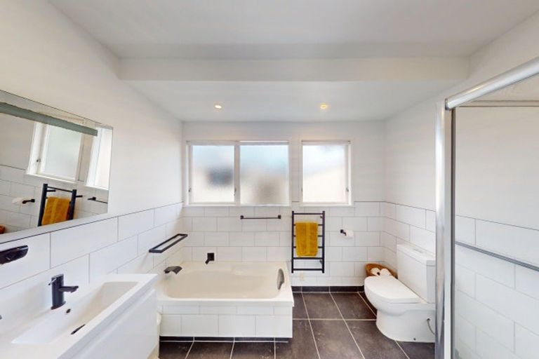 Photo of property in 255 Cambridge Street, Levin, 5510