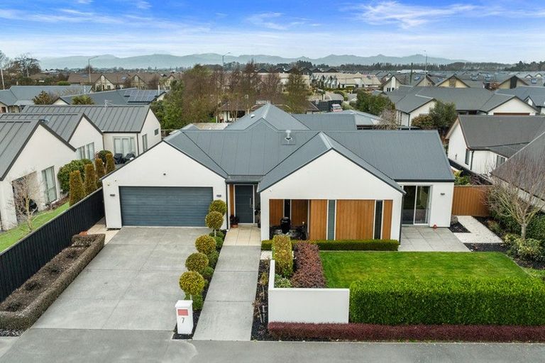 Photo of property in 7 Waterstock Way, Parklands, Christchurch, 8083