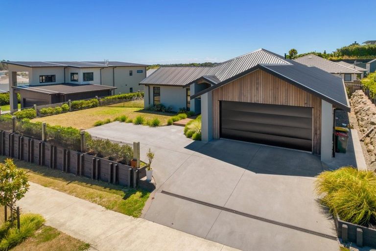 Photo of property in 18 Kotare Drive, Waiwhakaiho, New Plymouth, 4312