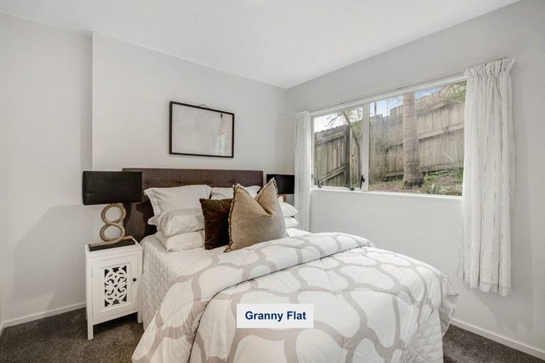 Photo of property in 12 Mandeville Place, Unsworth Heights, Auckland, 0632