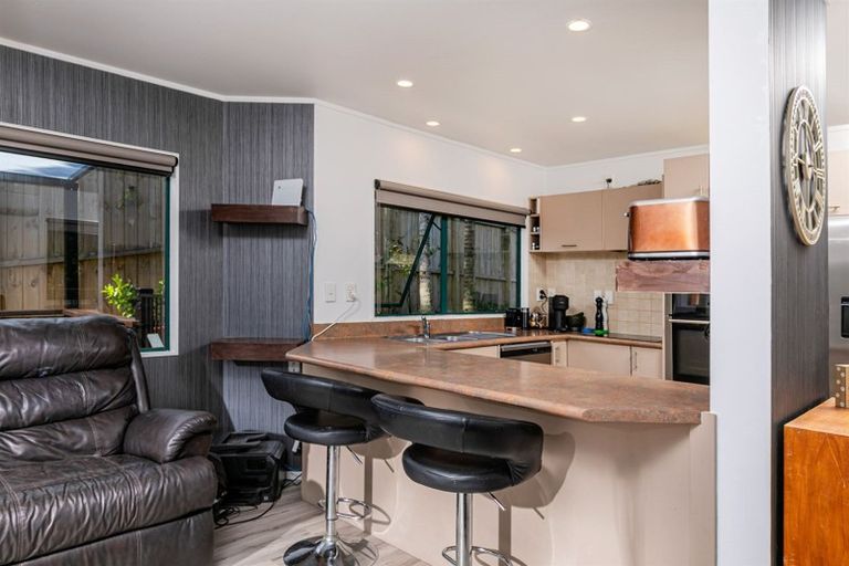 Photo of property in 112 Mountain Road, Henderson Valley, Auckland, 0612