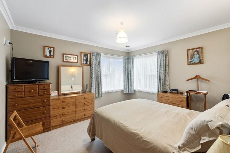 Photo of property in 17 Meadowvale Drive, Levin, 5510