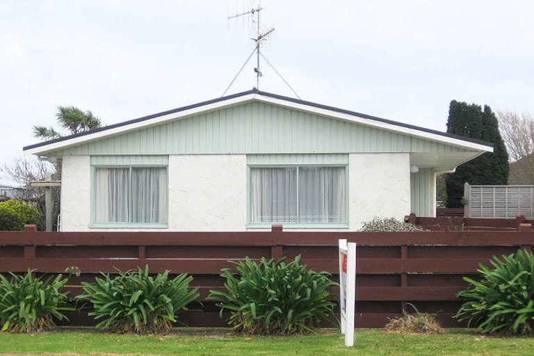Photo of property in 1/22 Mahana Road, Paraparaumu Beach, Paraparaumu, 5032