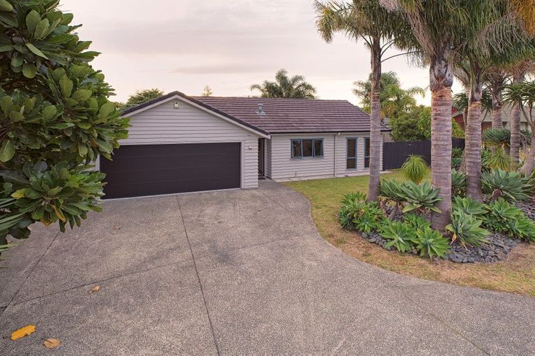 Photo of property in 76 Lothian Brae, Wattle Downs, Auckland, 2103