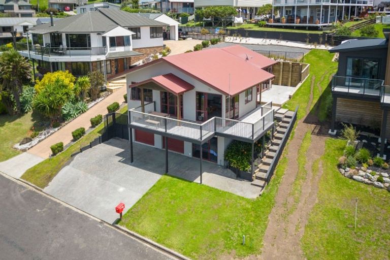Photo of property in 208 Russell Bruce Place, Onemana, Whangamata, 3691
