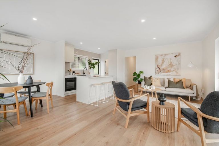 Photo of property in 11 Randal Place, Bayview, Auckland, 0629