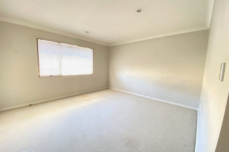 Photo of property in 15 Kaseng Place, East Tamaki Heights, Auckland, 2016