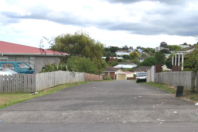 Photo of property in 16 Brougham Place, West Harbour, Auckland, 0618