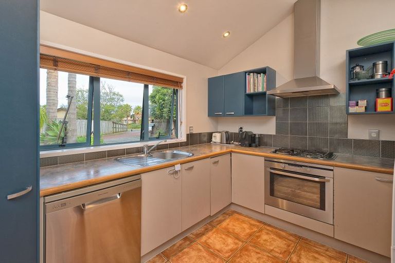 Photo of property in 76 Lothian Brae, Wattle Downs, Auckland, 2103