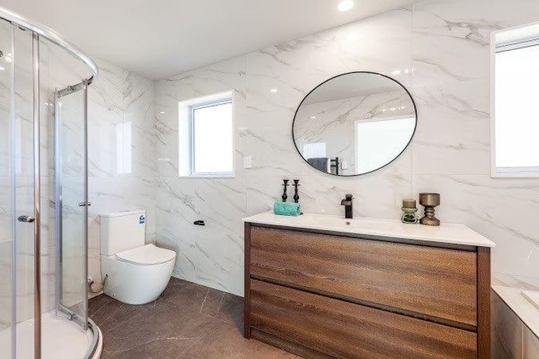 Photo of property in 12 Len Ireland Drive, Kumeu, 0810