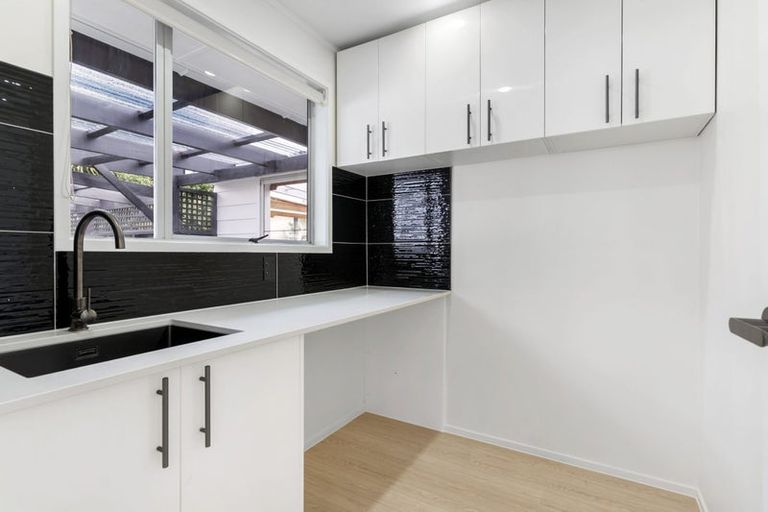 Photo of property in 17 Nan Place, Pakuranga Heights, Auckland, 2010