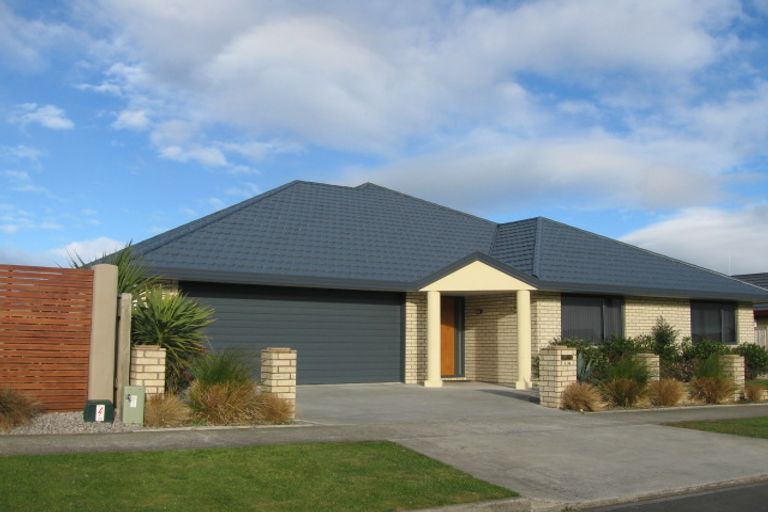 Photo of property in 114 Ruapehu Drive, Fitzherbert, Palmerston North, 4410