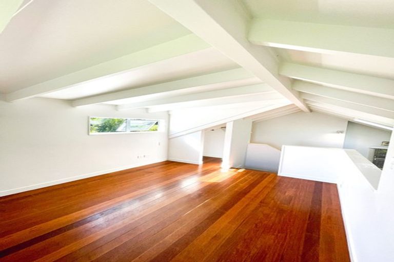 Photo of property in 33 Telephone Road, Birkenhead, Auckland, 0626