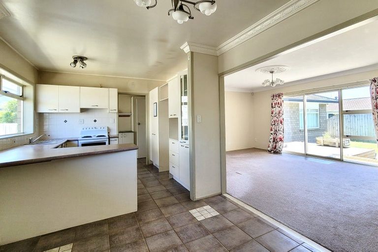 Photo of property in 31 Prince Regent Drive, Half Moon Bay, Auckland, 2012