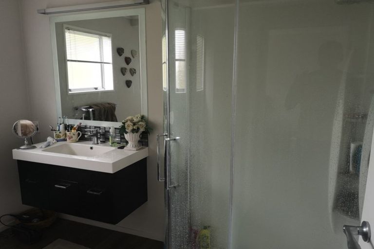 Photo of property in 3a Leo Place, Kawaha Point, Rotorua, 3010