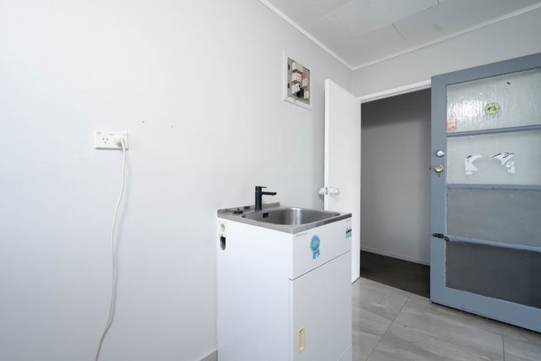 Photo of property in 2/15 Secretariat Place, Randwick Park, Auckland, 2105