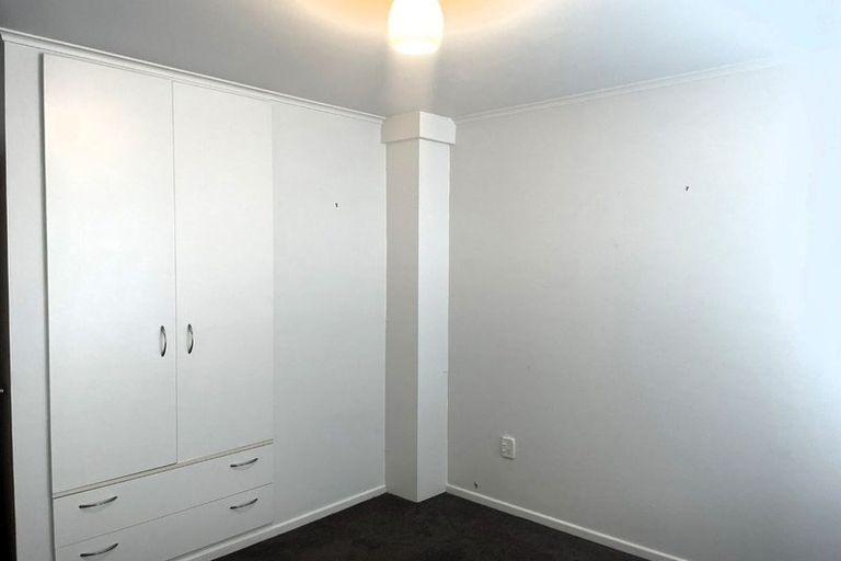 Photo of property in 8 Divich Avenue, Te Atatu South, Auckland, 0610