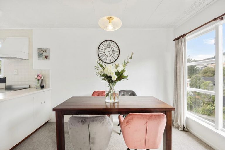 Photo of property in 48 Thurleigh Grove, Karori, Wellington, 6012