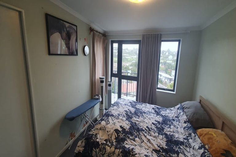 Photo of property in 31 Stewart Drive, Newlands, Wellington, 6037