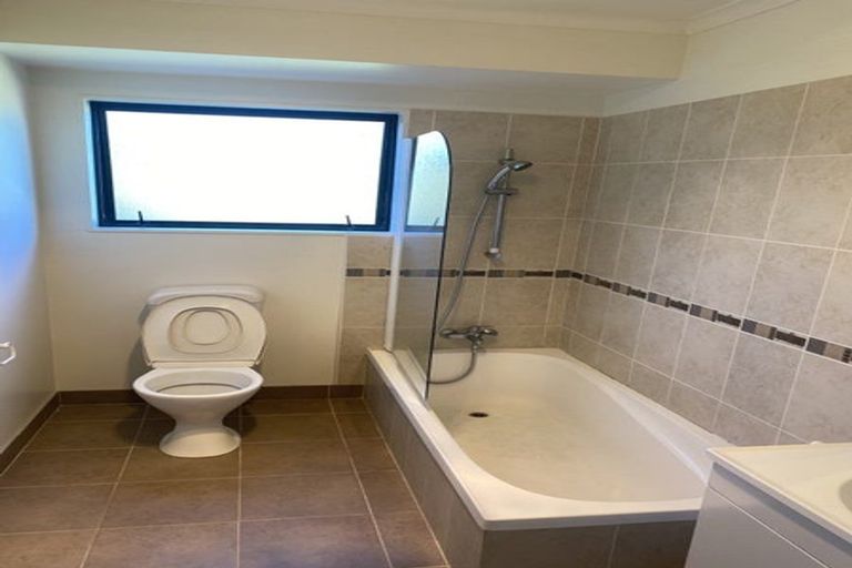 Photo of property in 689b Beach Road, Rothesay Bay, Auckland, 0630